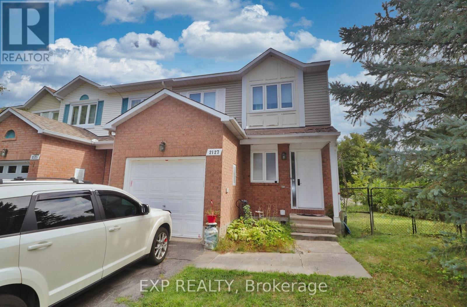 2127 Lauzon St, Ottawa, ON K4A 3K7