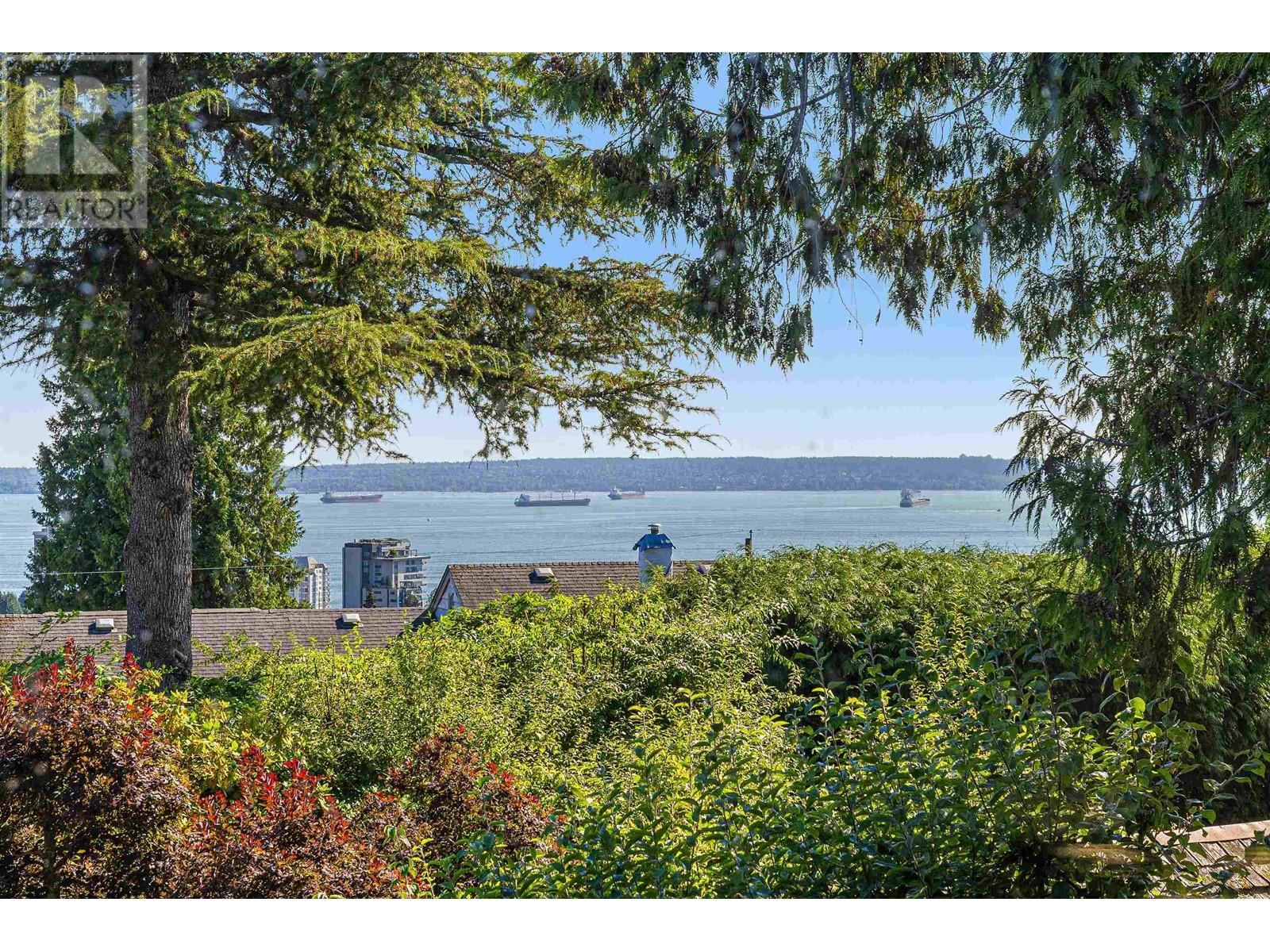 2234 Ottawa Ave, West Vancouver, BC V7V 2S6