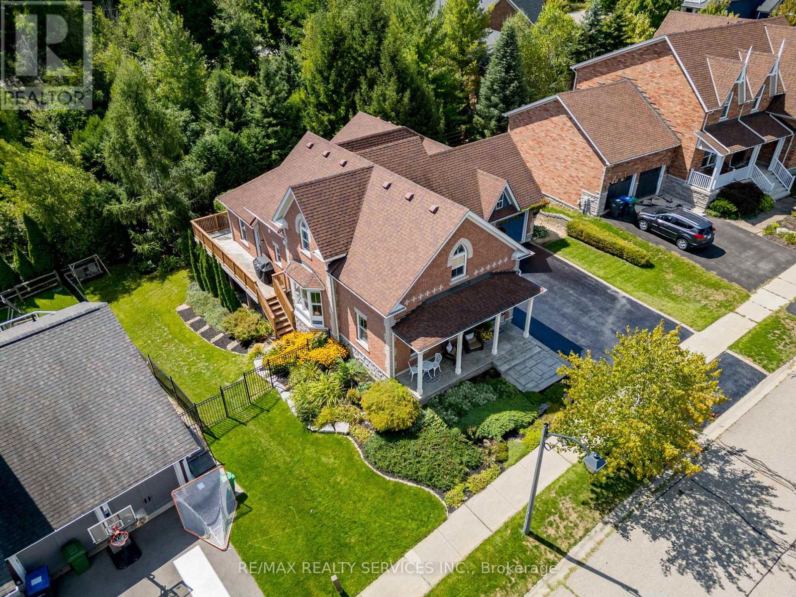 74 N Riverdale Dr, Caledon, ON L7C 1L1
