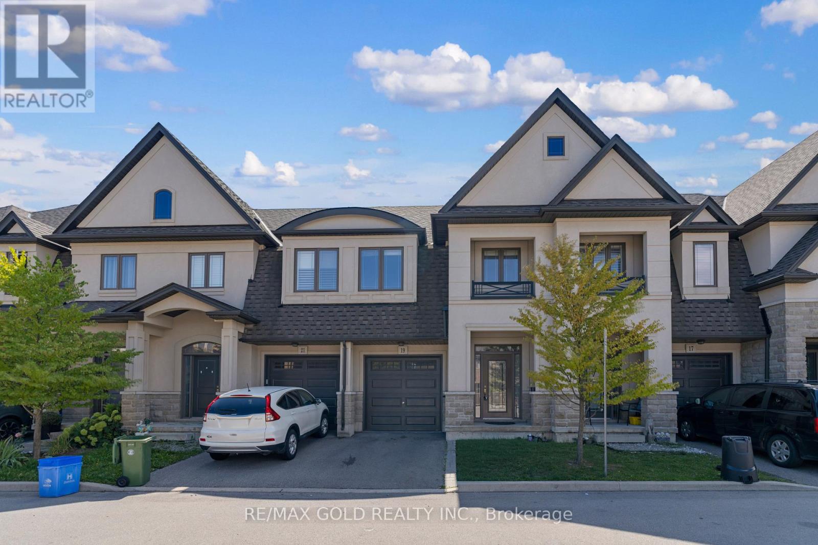 19 Santa Barbara Ln, Hamilton, ON L9B 0J3