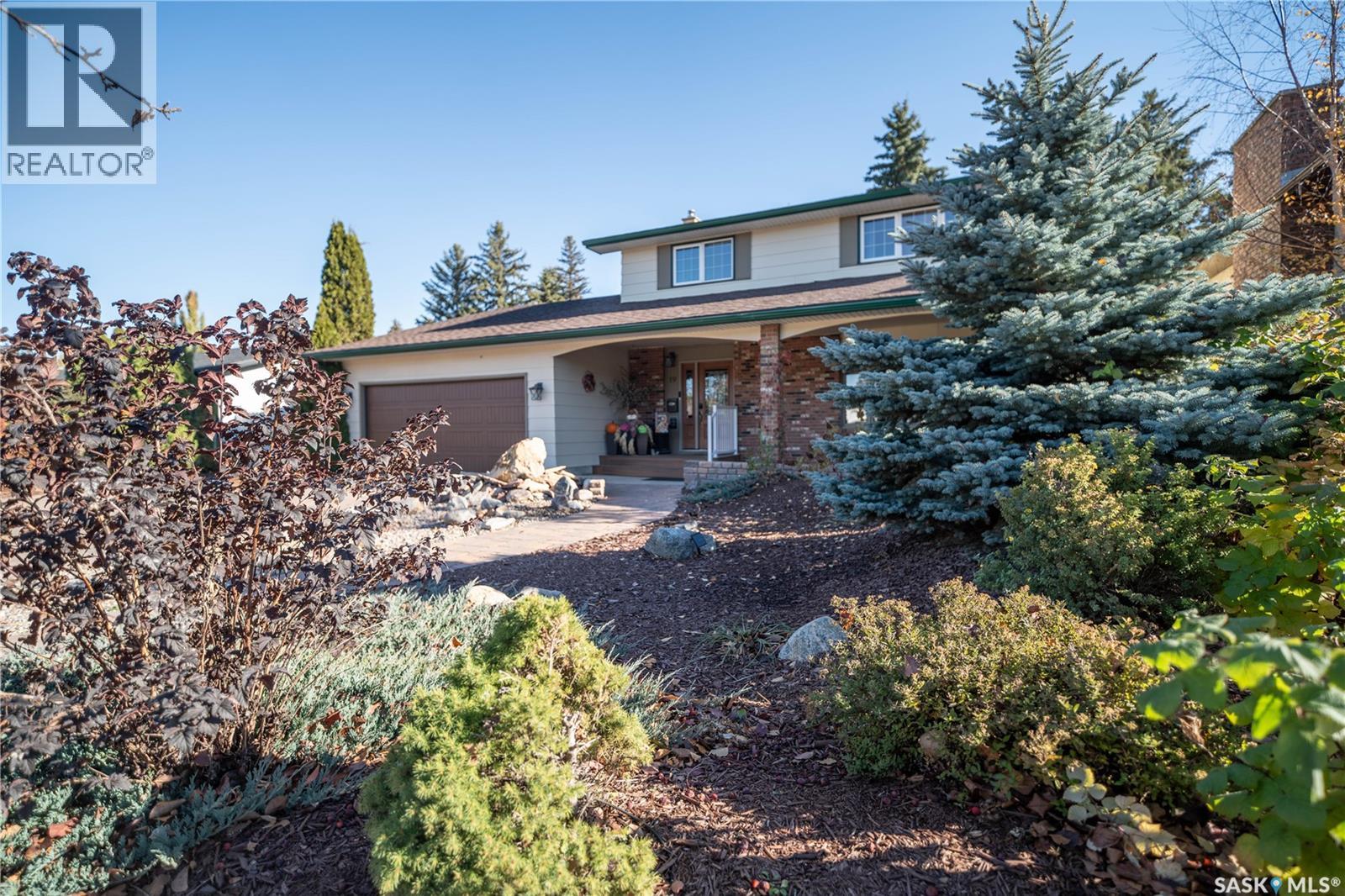 19 Champlin Cres, Saskatoon, SK S7H 4T2