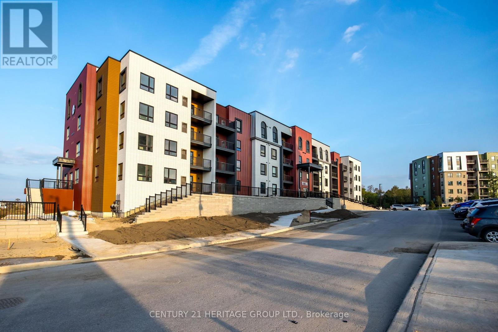 402 1 Chef Ln, Barrie Innis-shore, ON L9J 0T1