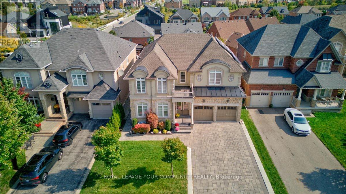 9 Heaney Ct, Aurora, ON L4G 0J7