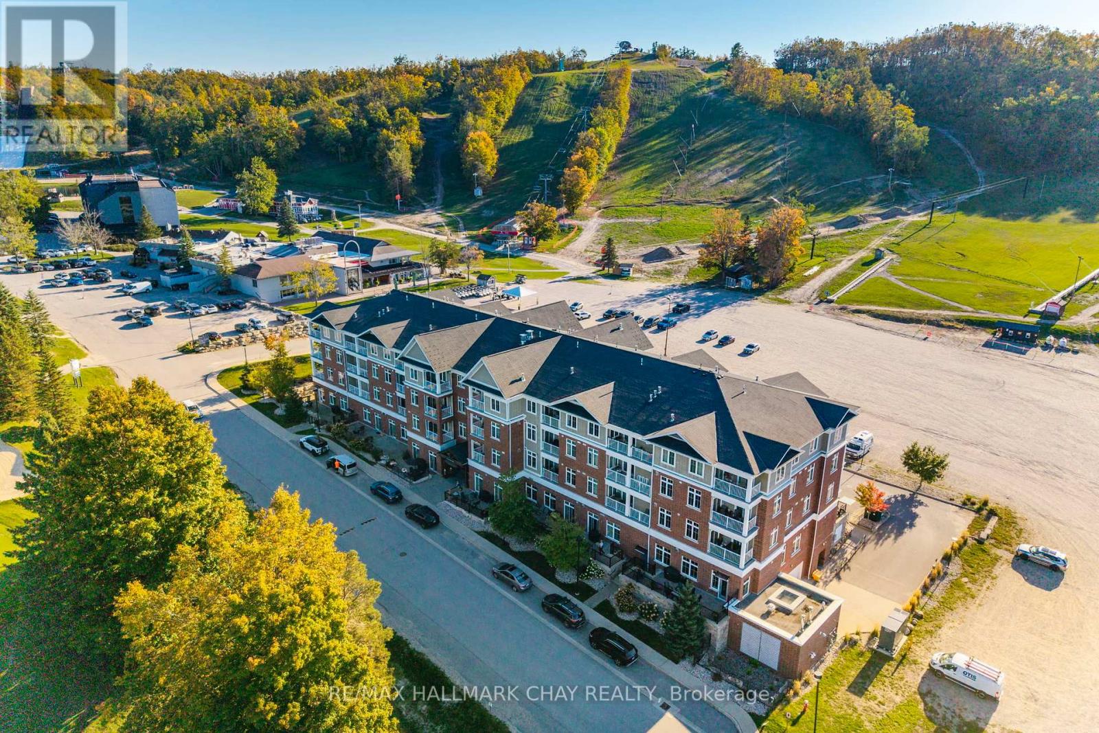 207 40 Horseshoe Blvd, Oro-Medonte, ON L4M 4Y8