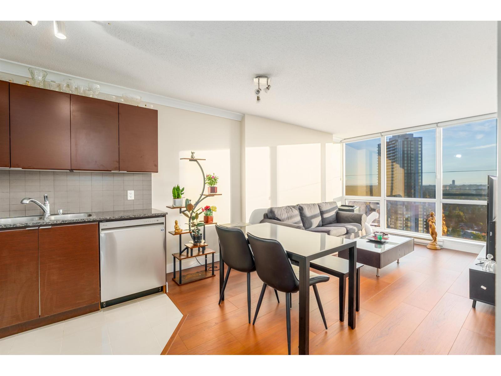 13618 100 Avenue Unit 3001, Surrey, BC V3T 0A8