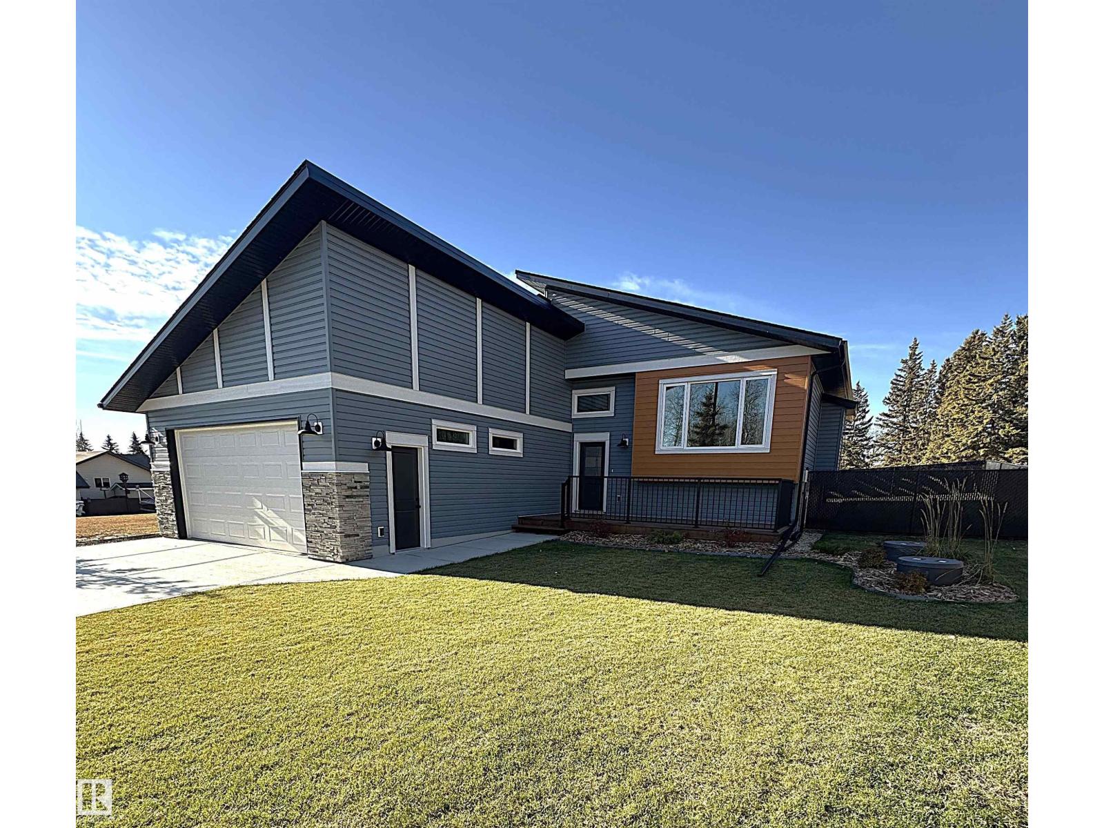 1 Street Unit 102, Rural Lac Ste. Anne County, AB T0E 1A0