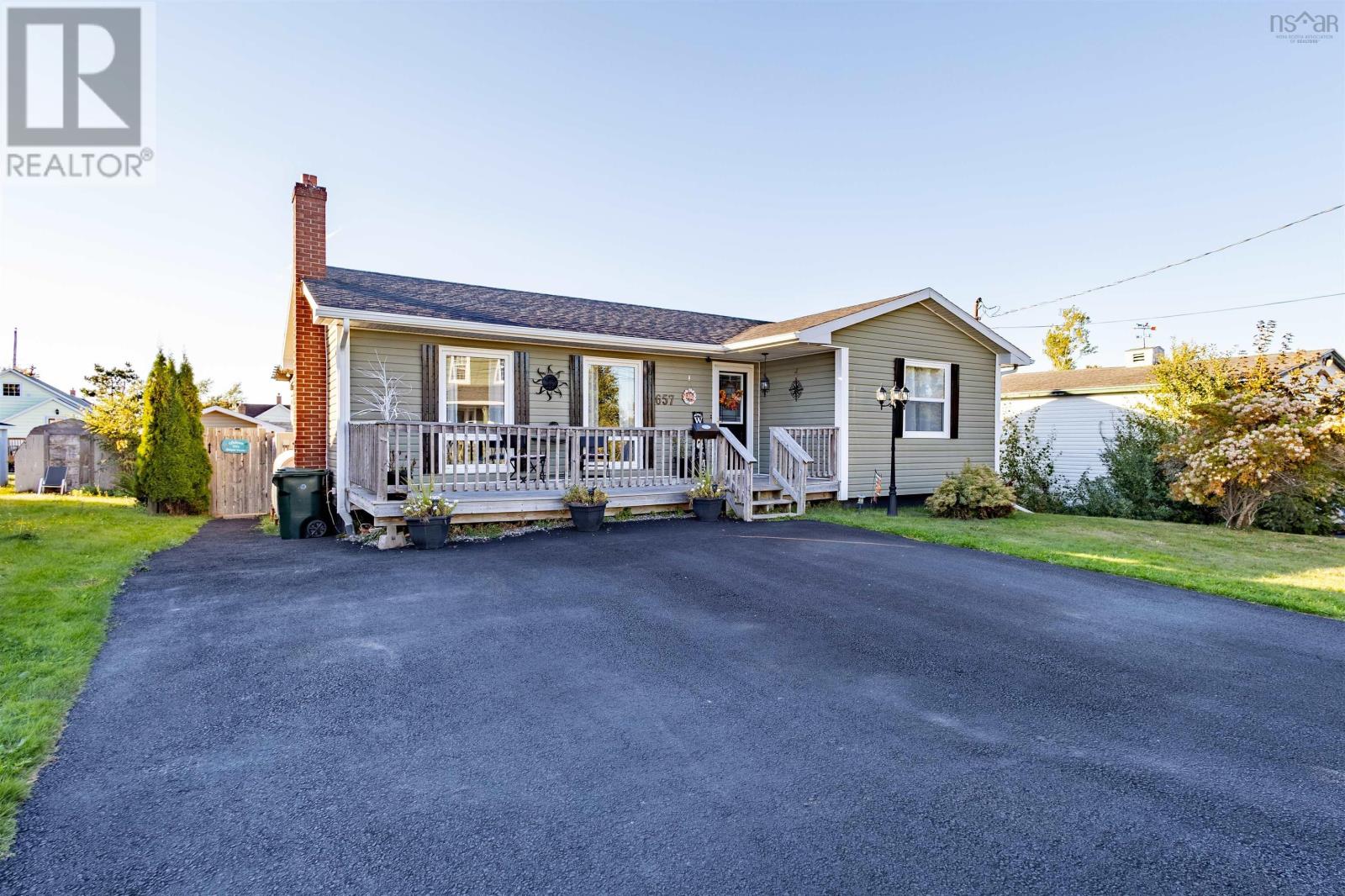 657 George St, New Waterford, NS B1H 4E7