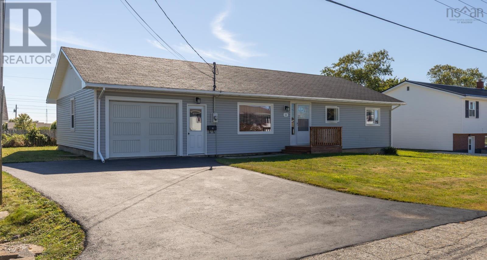 11 Hood Cres, Yarmouth, NS B5A 4H6