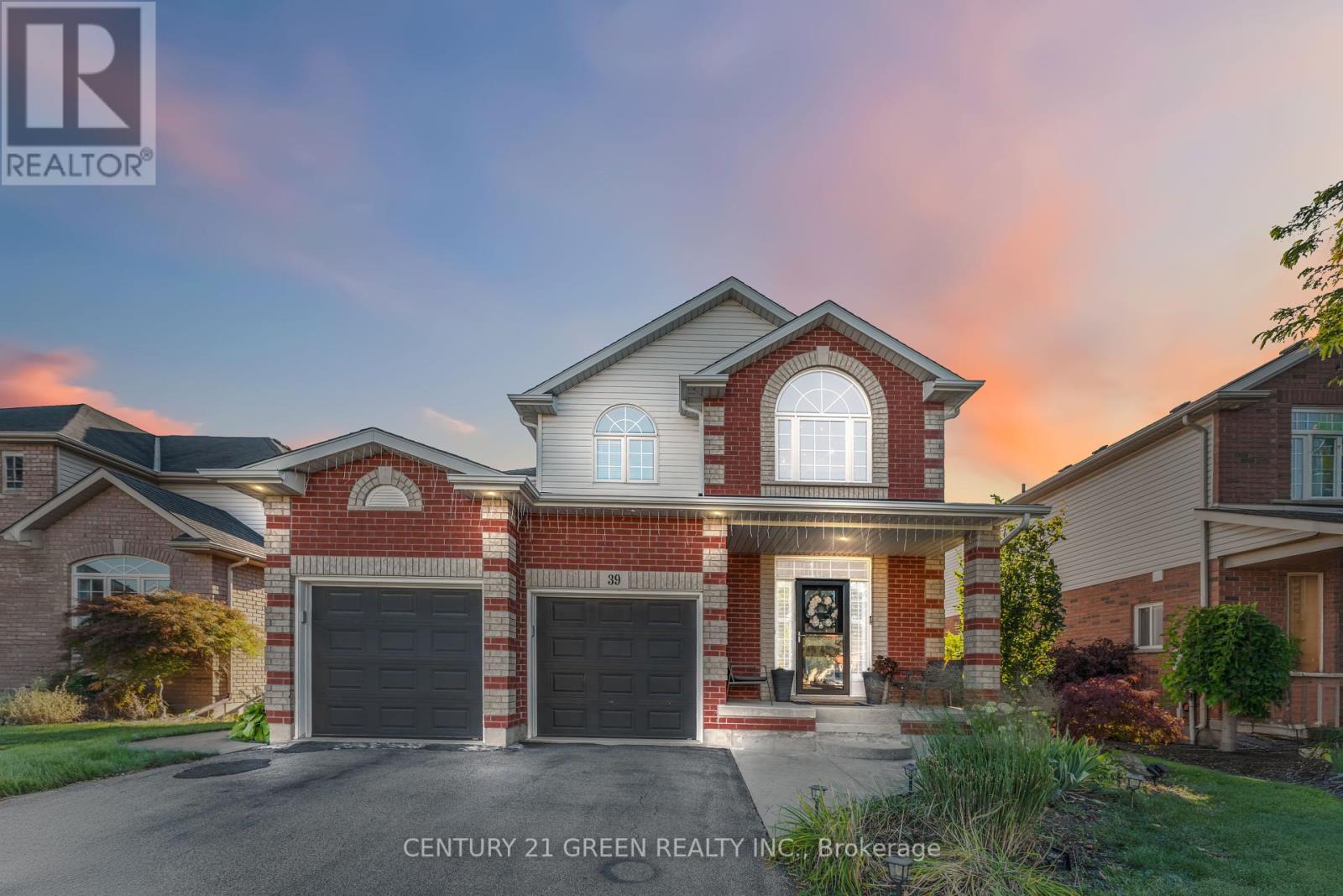 39 Honey Locust Cir, Thorold, ON L2V 5E3