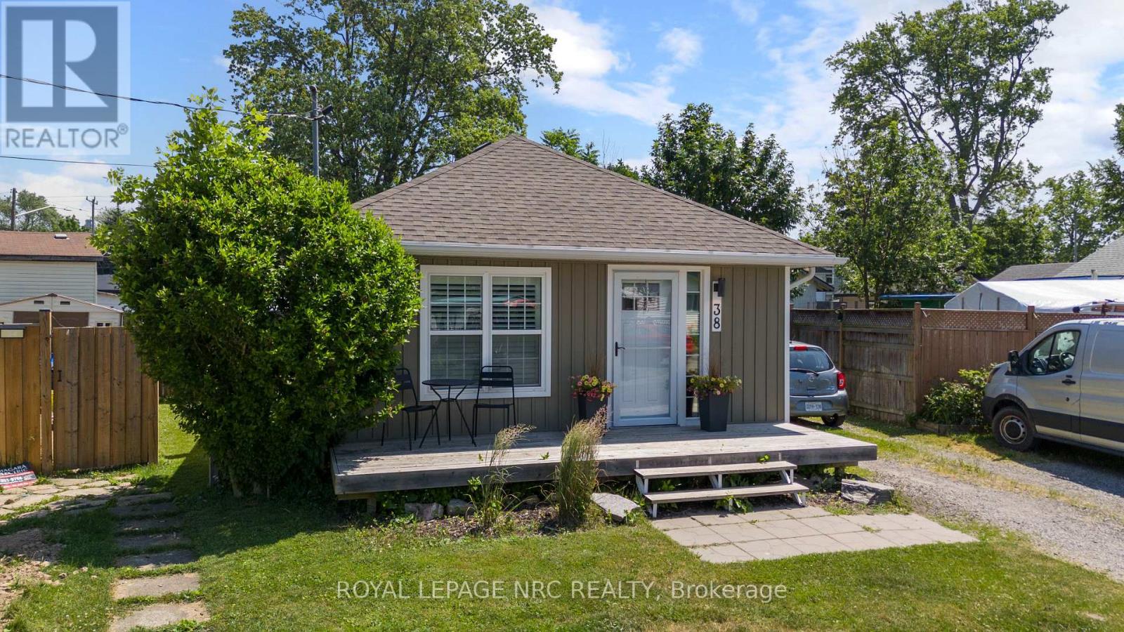 38 Lincoln Rd E, Fort Erie, ON L0S 1B0