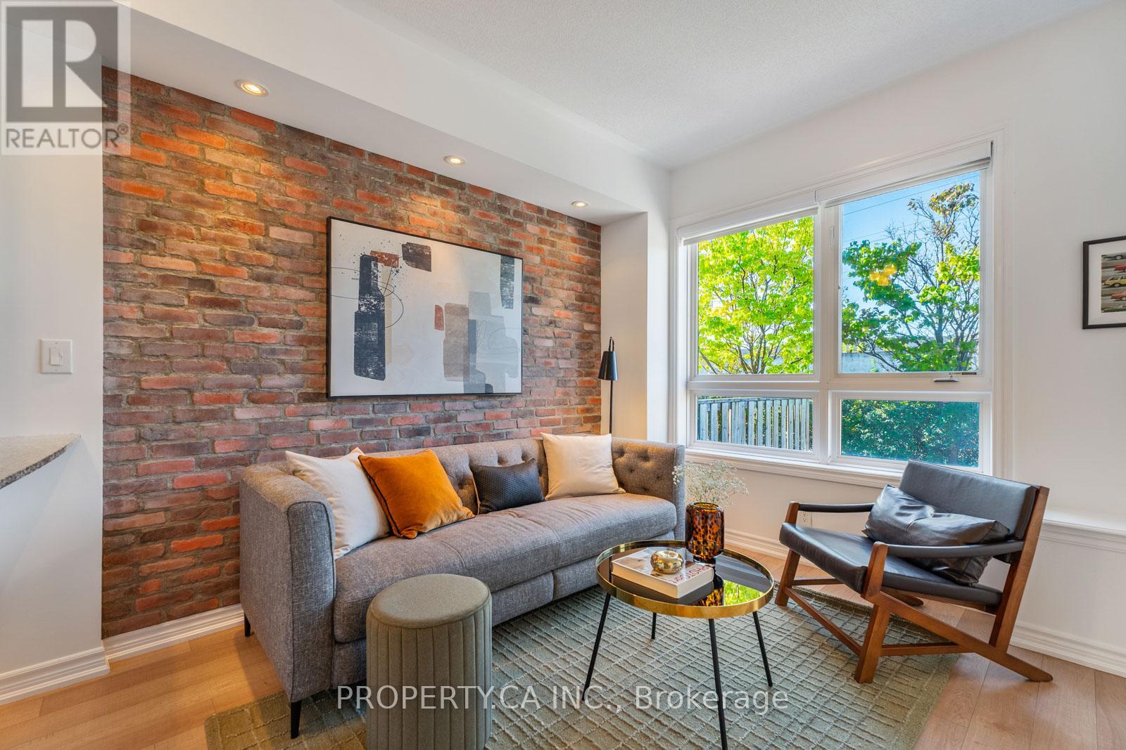 2 96 Caledonia Park Rd, Toronto, ON M6H 0B1