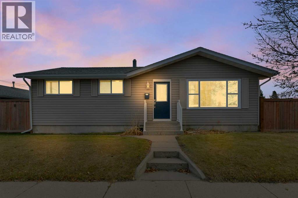 11 Fir St, Red Deer, AB T4N 4Y3