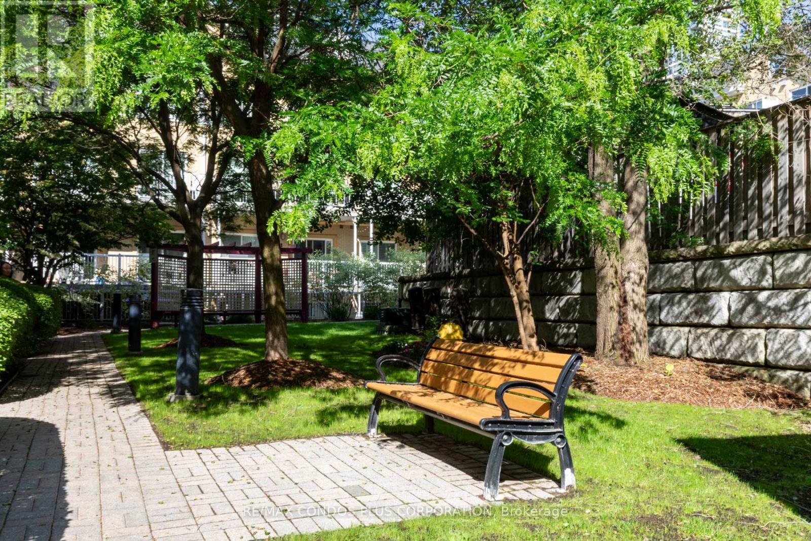 237 179 Bleecker St, Toronto, ON M4X 1G1