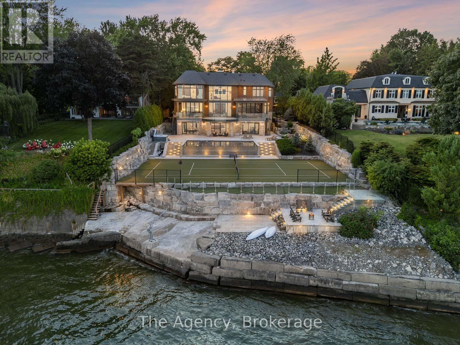 140 Secord Ln, Burlington, ON L7L 2H7