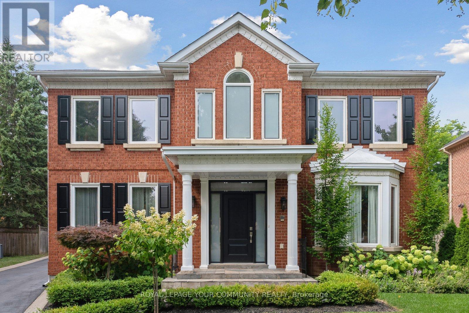 22 Theobalds Cir, Richmond Hill, ON L4C 9C7