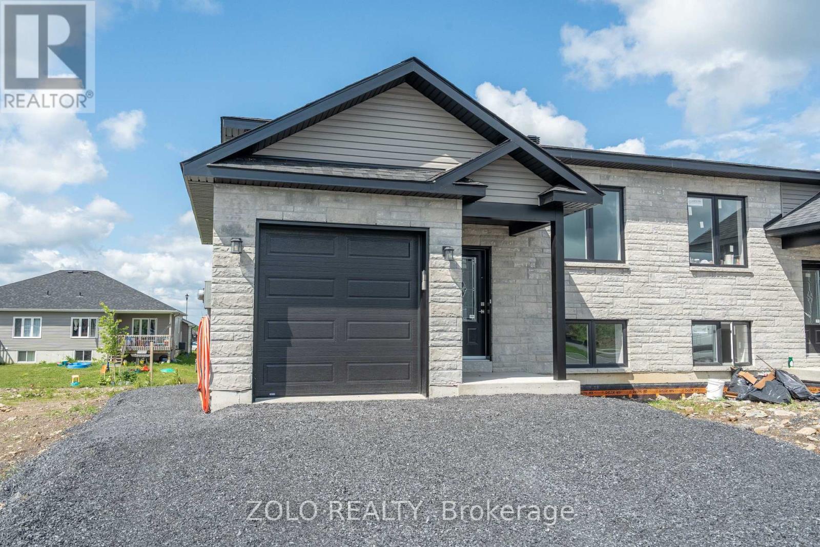 220220 Ruby Dr #a, Cornwall, ON K6H 0J9