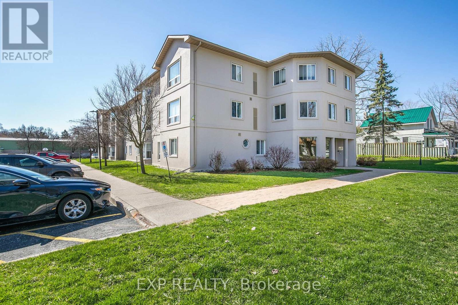 303 107 Bond St, Orillia, ON L3V 1J7