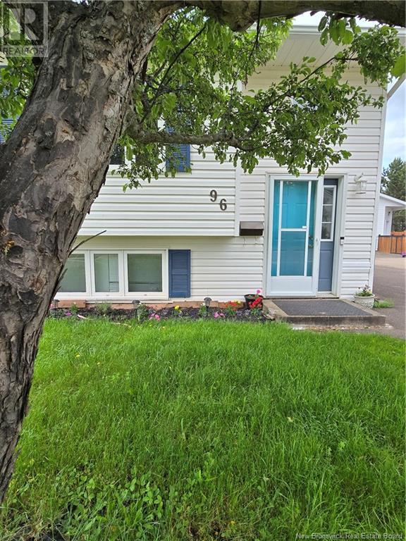 96 Palisade St, Moncton, NB E1A 5K2