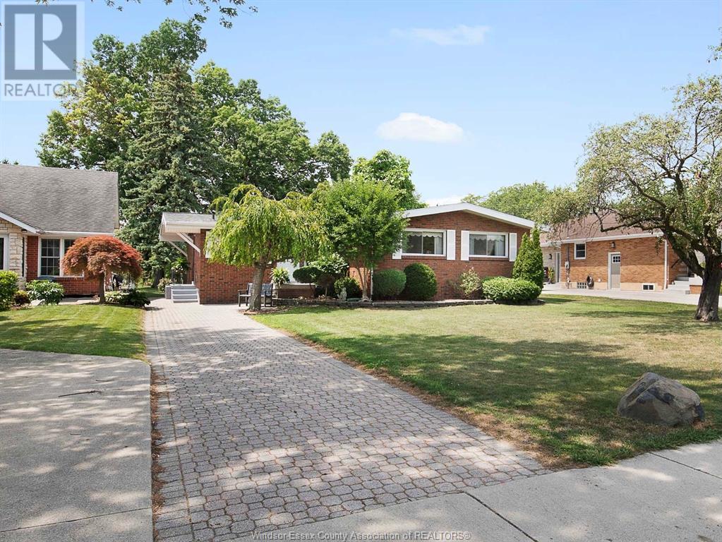 841 Lacasse, Tecumseh, ON N8N 2C3