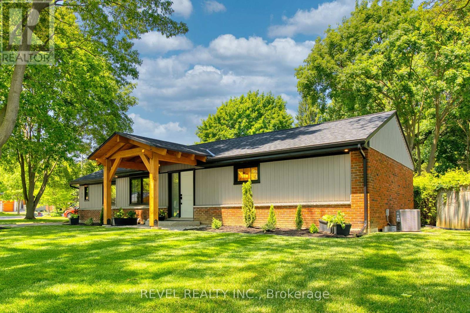 793 Green Ln, London, ON N6H 2V2