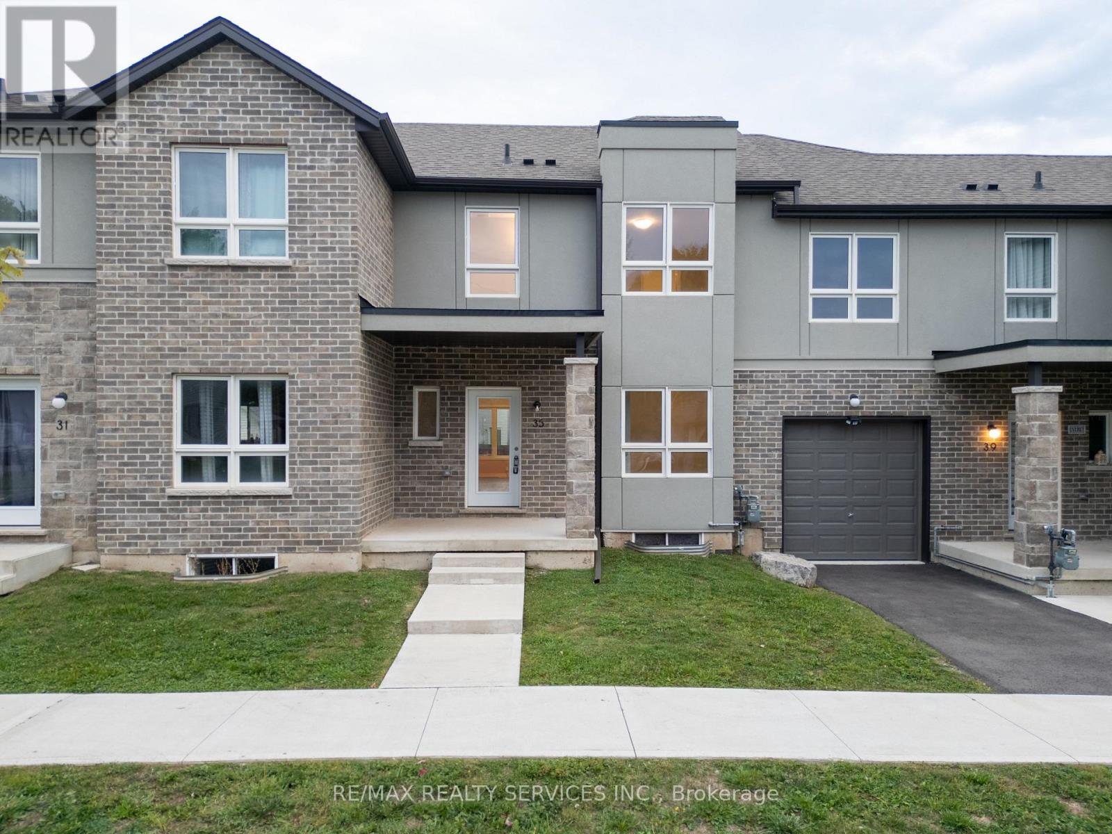 17 35 Perenack Ave, Welland, ON L3C 2C6