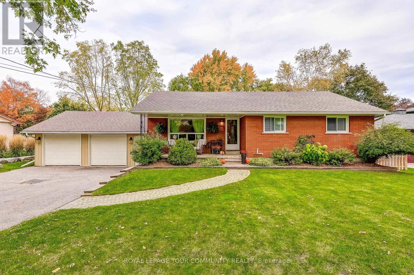 6 North St, Uxbridge, ON L9P 1A4