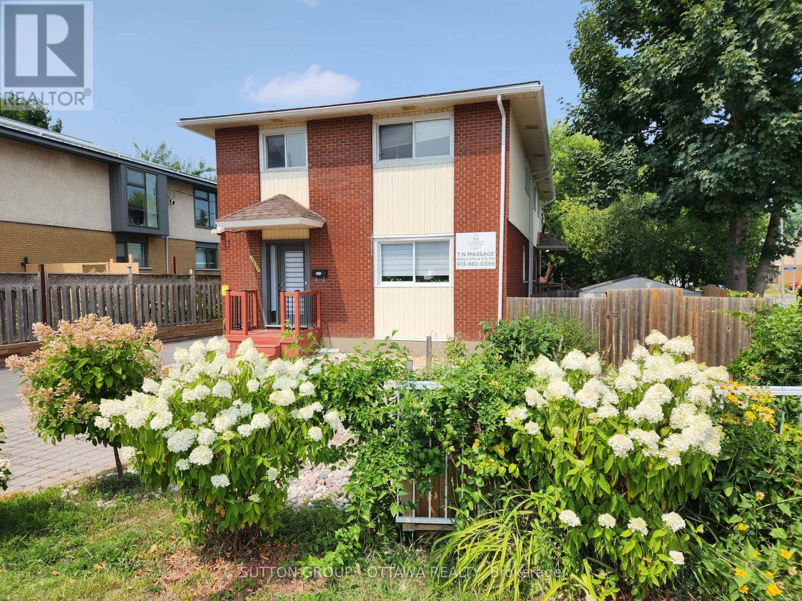2675 Marie St, Ottawa, ON K2B 7E3