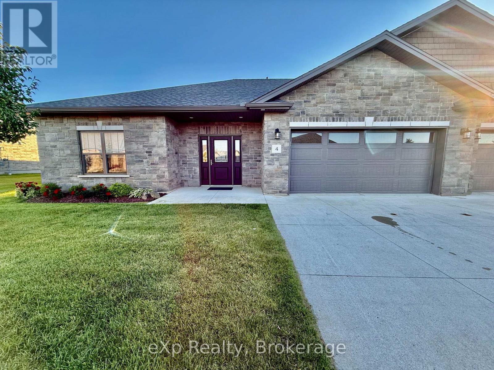 4 1050 Waterloo St, Saugeen Shores, ON N0H 2C3