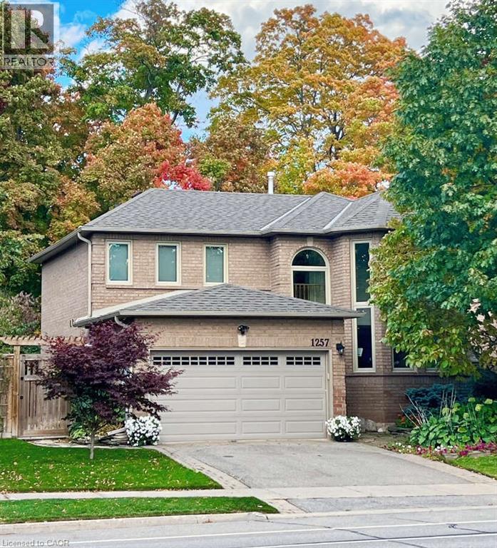 1257 Mccraney St E, Oakville, ON L6H 3A3