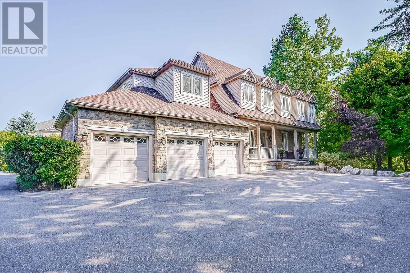 17 Duncton Wood Cres, Aurora, ON L4G 7T4
