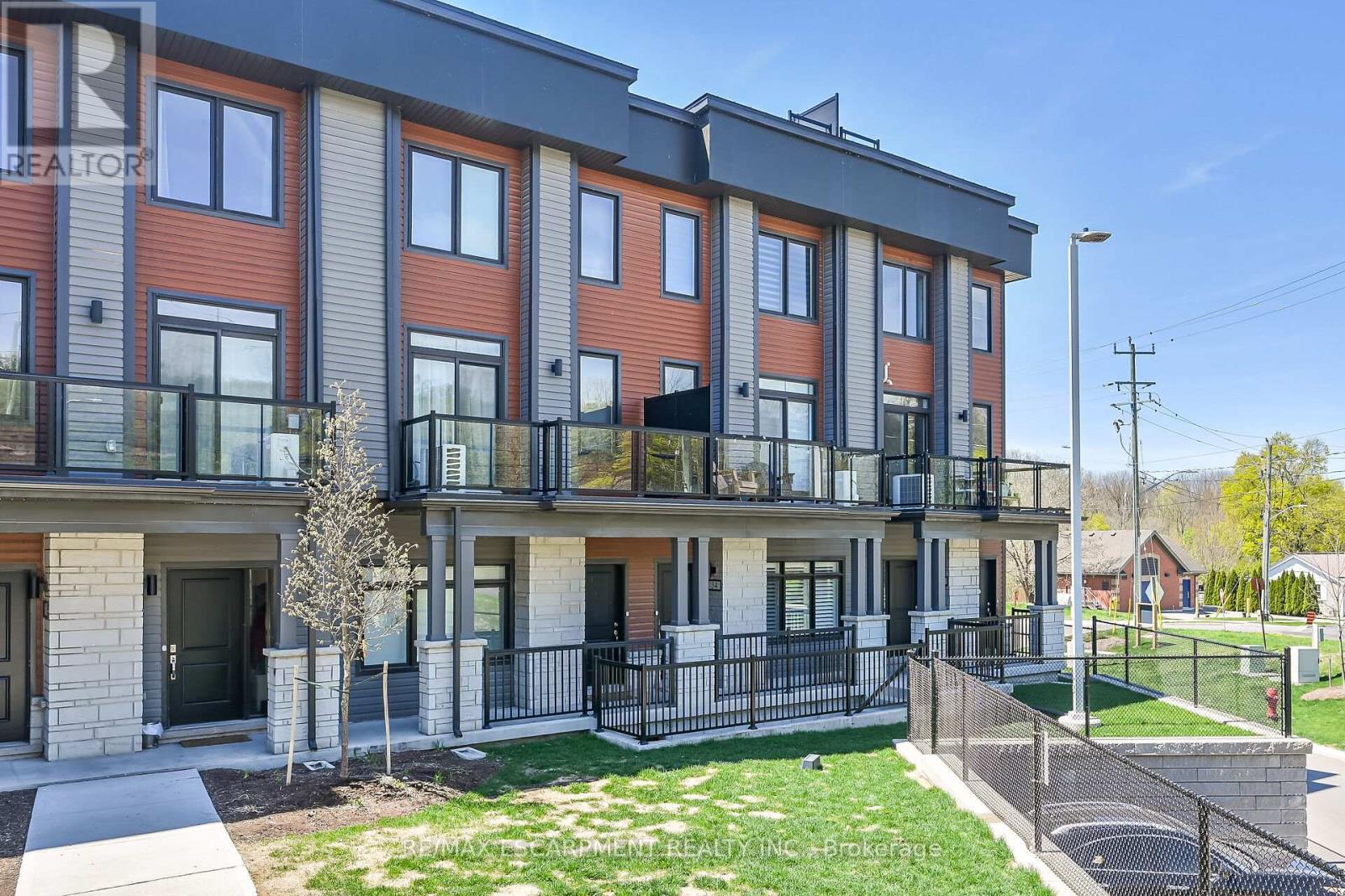 35 2 Willow St, Brant Paris, ON N3L 0K7