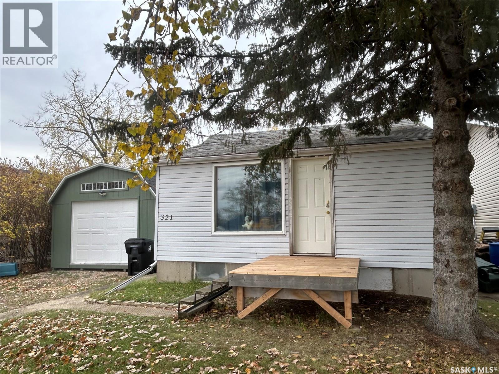 321 White St, Bienfait, SK S0C 0M0