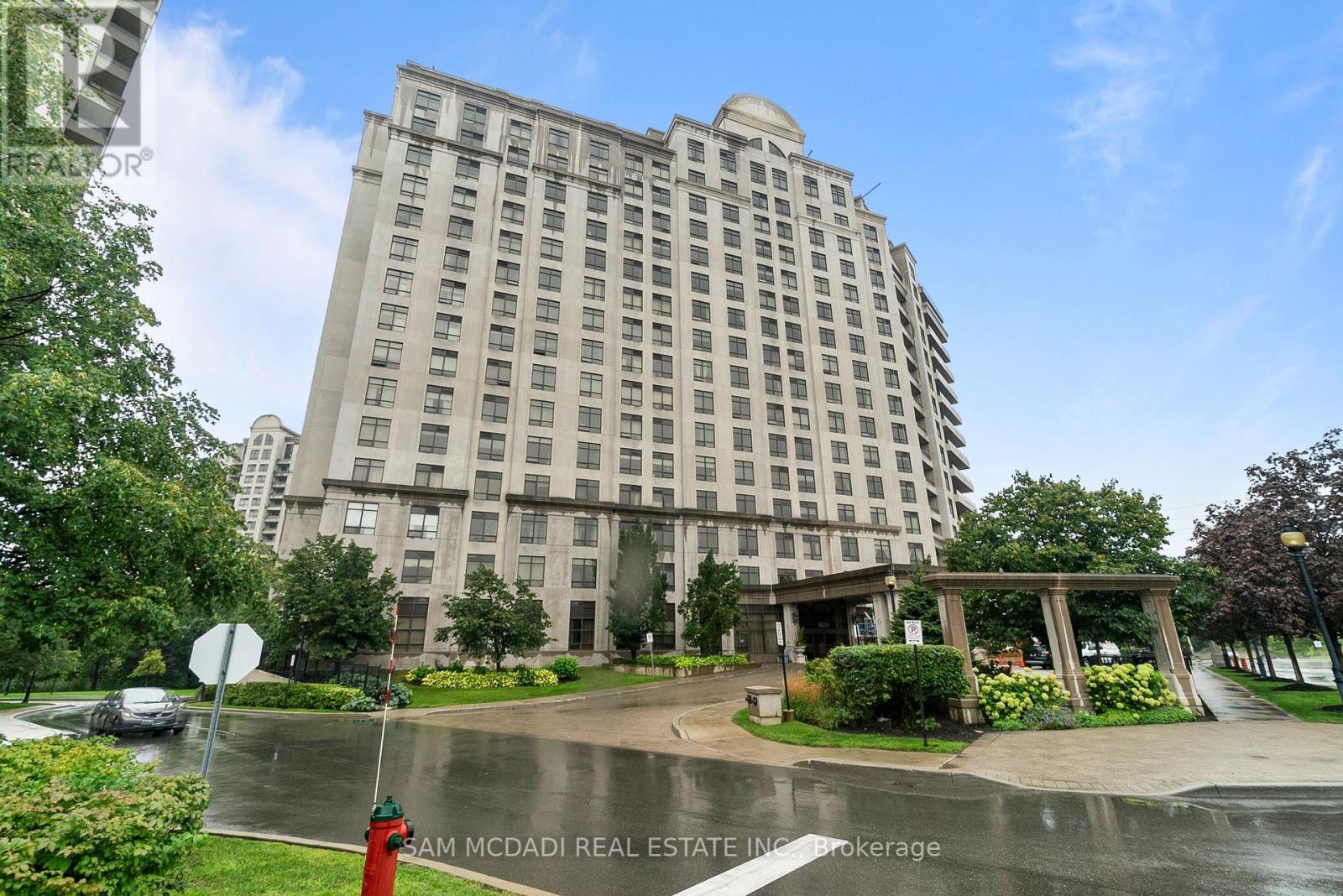 1616 9235 Jane St, Vaughan, ON L6A 0J8