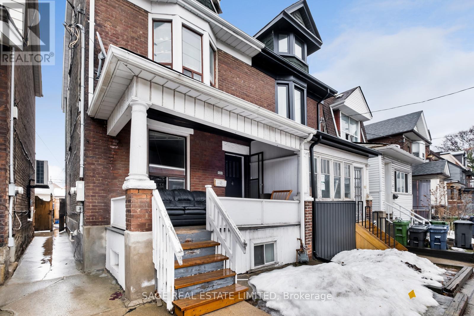 629 Ossington Ave, Toronto, ON M6G 3T6