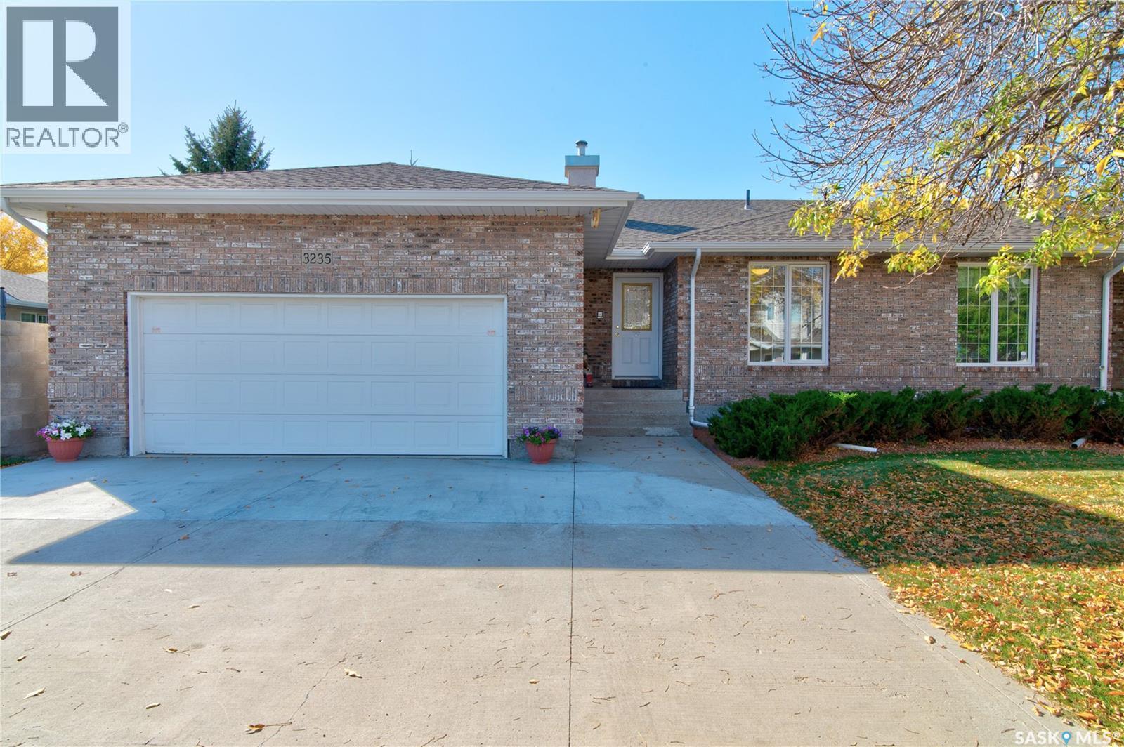 3235 Renfrew Cres E, Regina, SK S4V 2W6