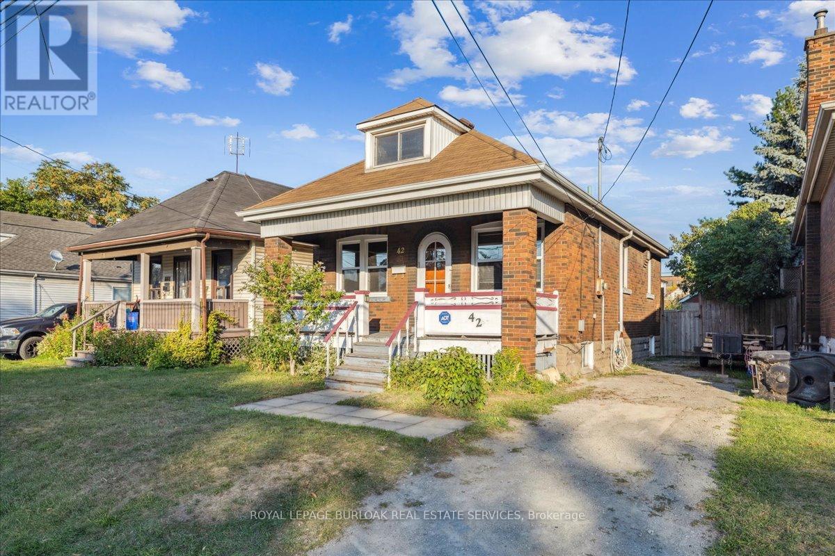 42 Martimas Ave, Hamilton, ON L8H 3N2