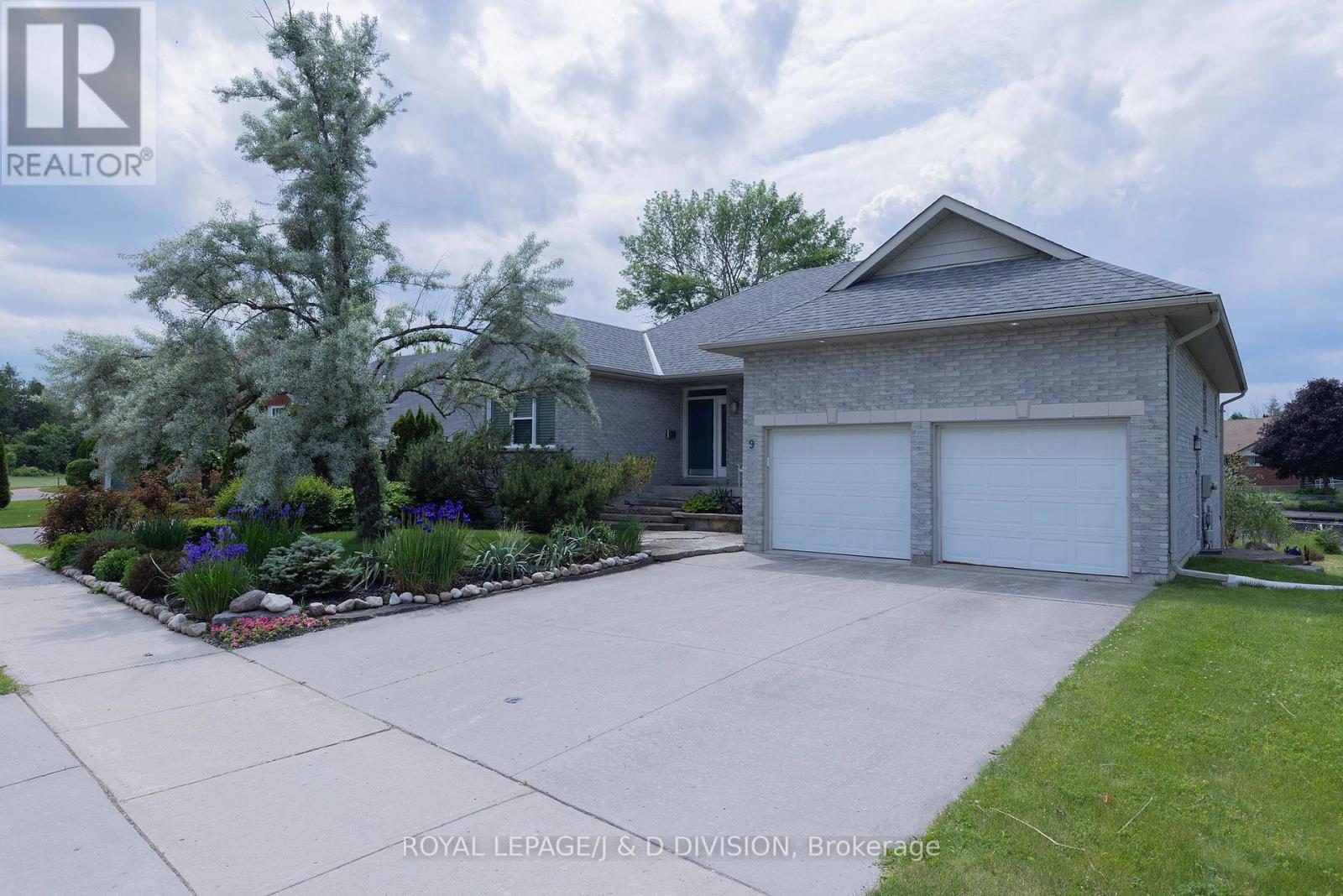 9 Victoria Ave, Selwyn, ON K0L 2H0