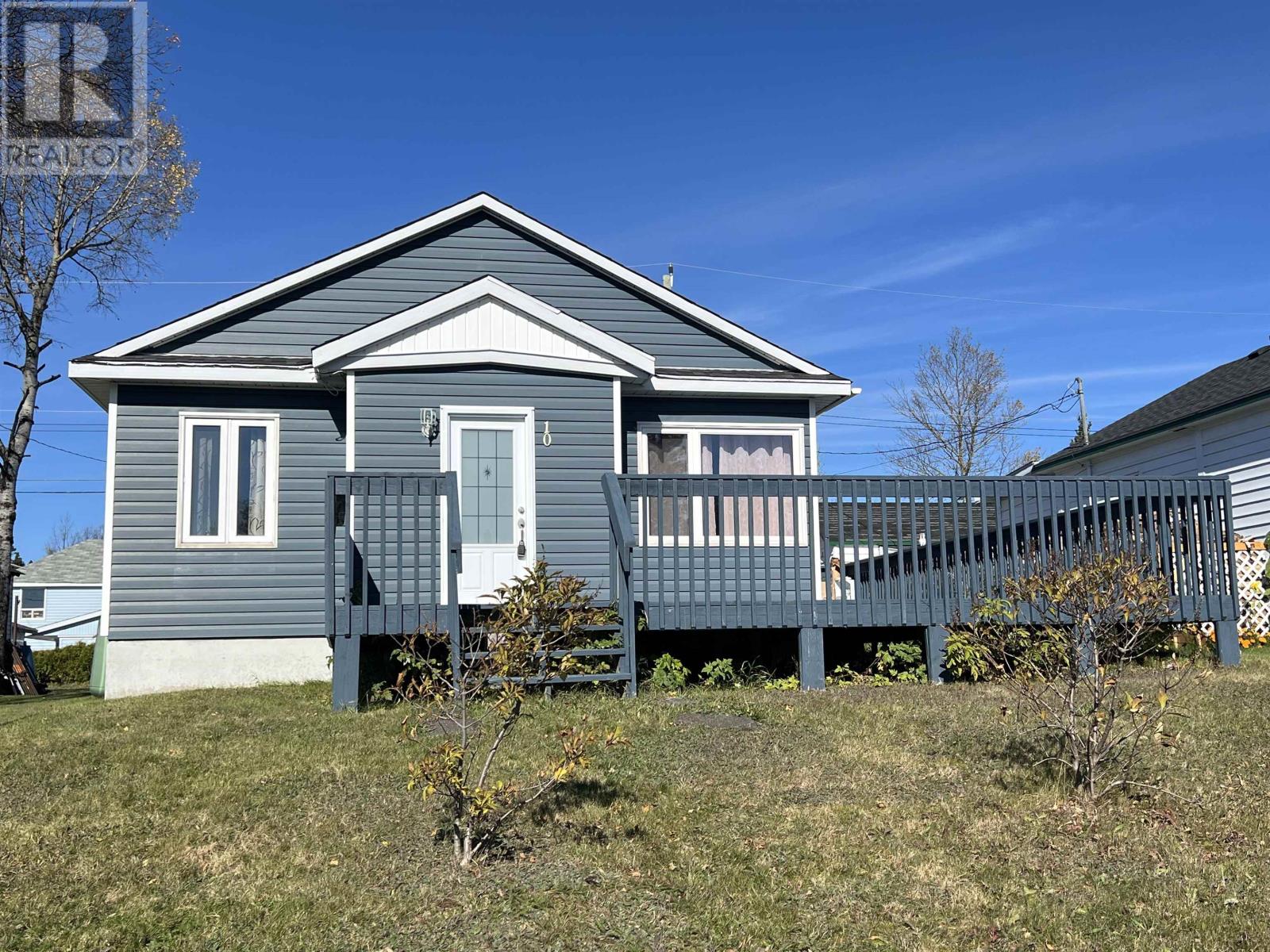 10 Howe St, Marathon, ON P0T 2E0