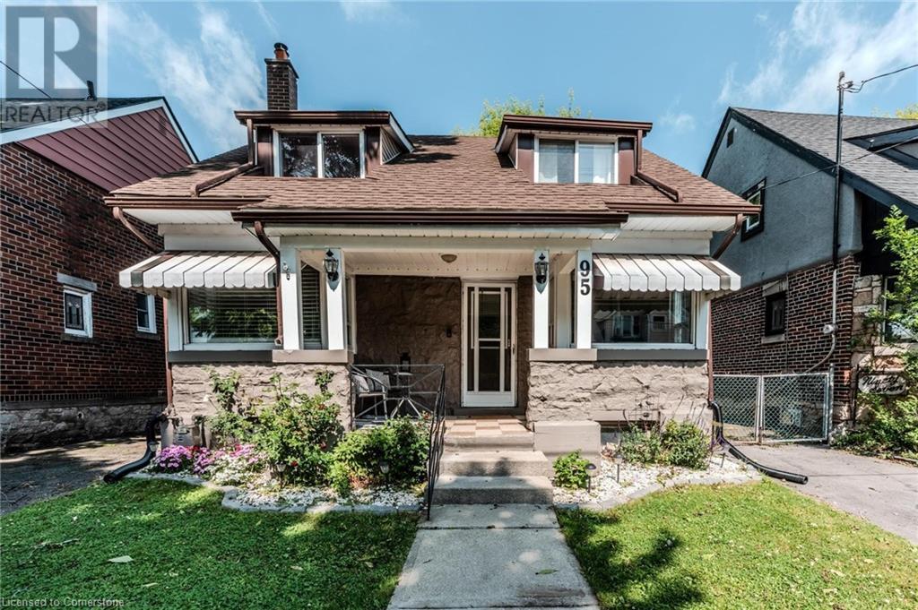 95 Paradise Rd, Hamilton, ON L8S 3S9