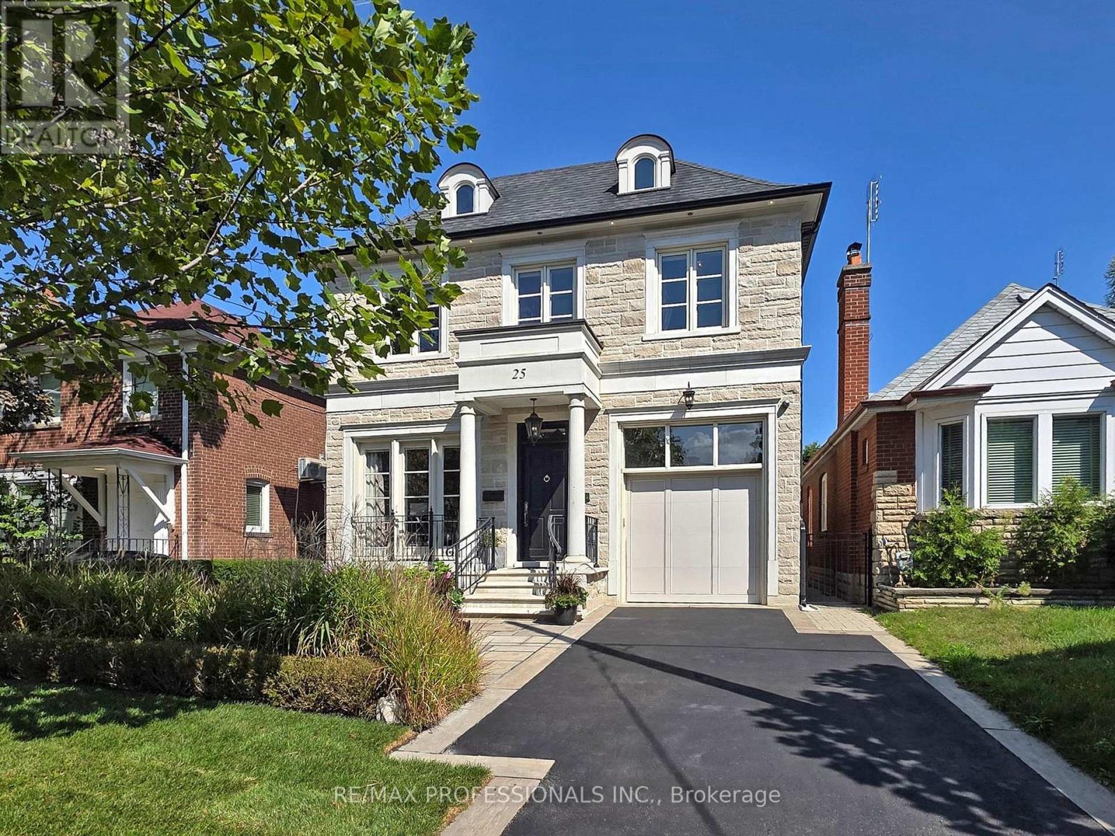 25 Humbervale Blvd, Toronto, ON M8Y 3P3