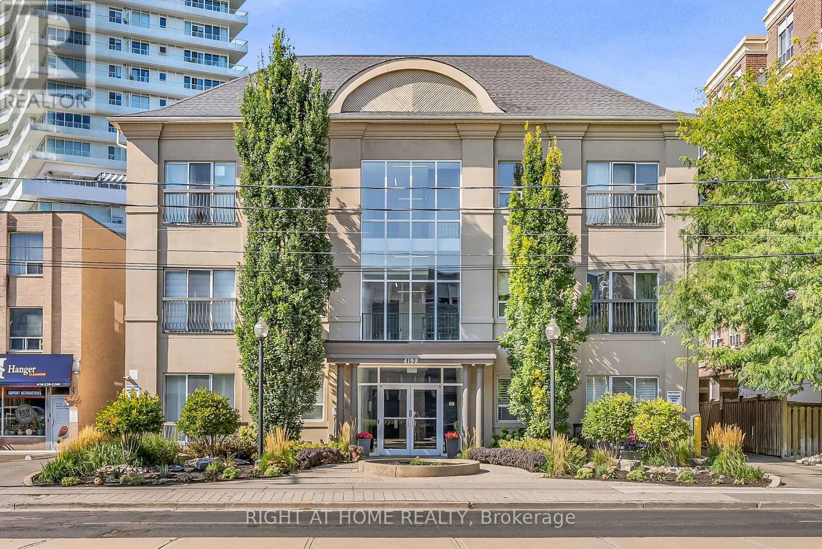 205 4198 Dundas St W, Toronto, ON M8X 1Y6