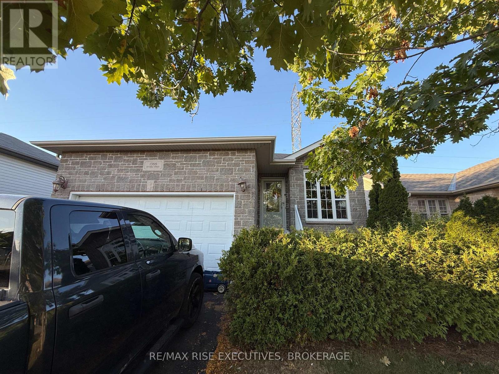 1388 Ottawa St, Kingston, ON K7P 0C2