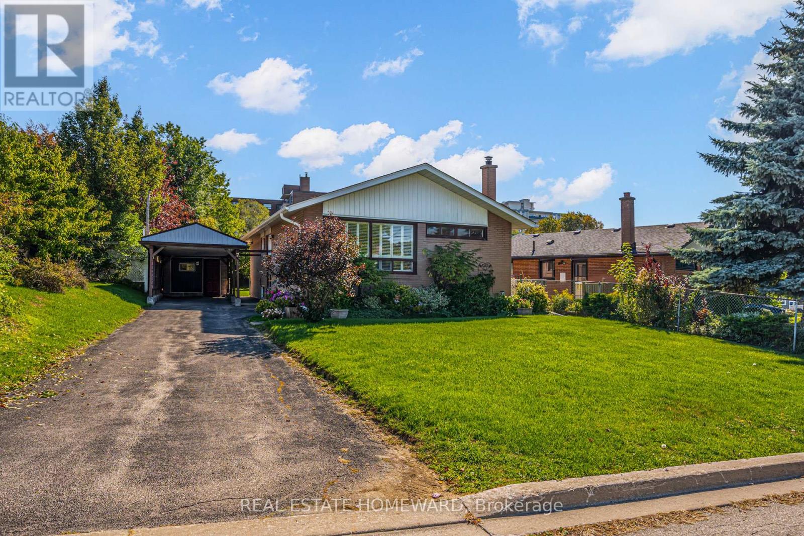 7 Jacinta Dr, Toronto, ON M6L 1H6