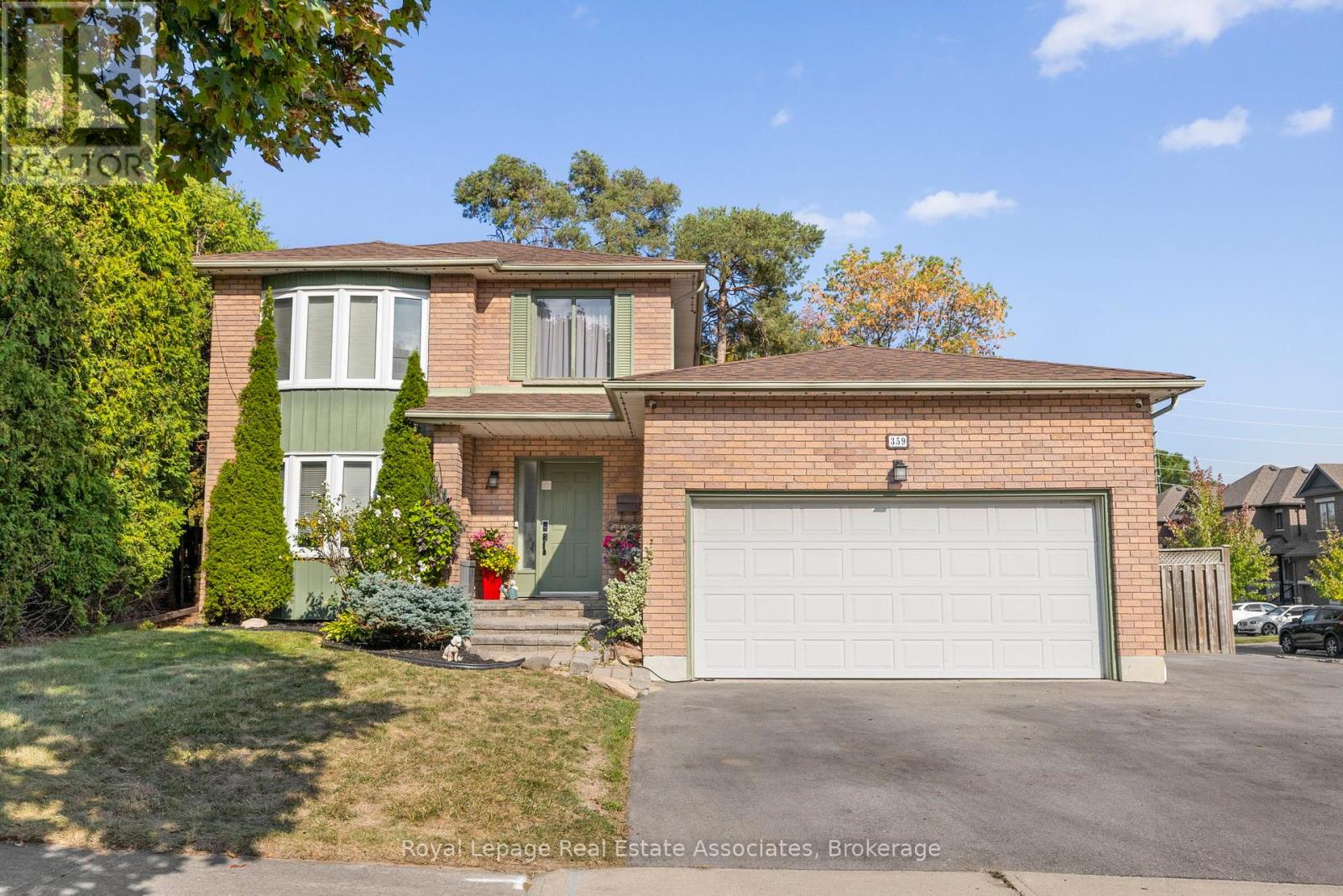 359 Salerno St, Oshawa, ON L1J 7H7