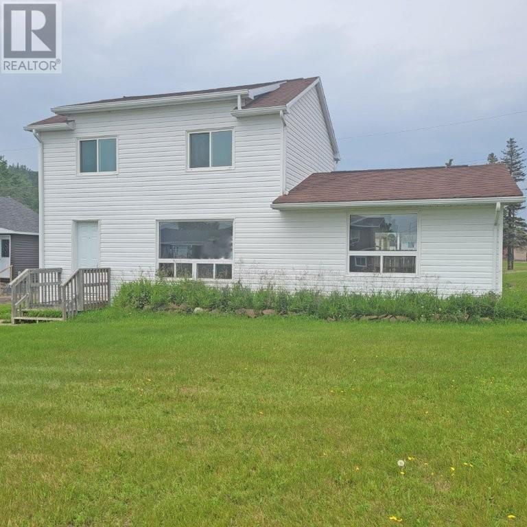2 Howe St, Marathon, ON P0T 2E0