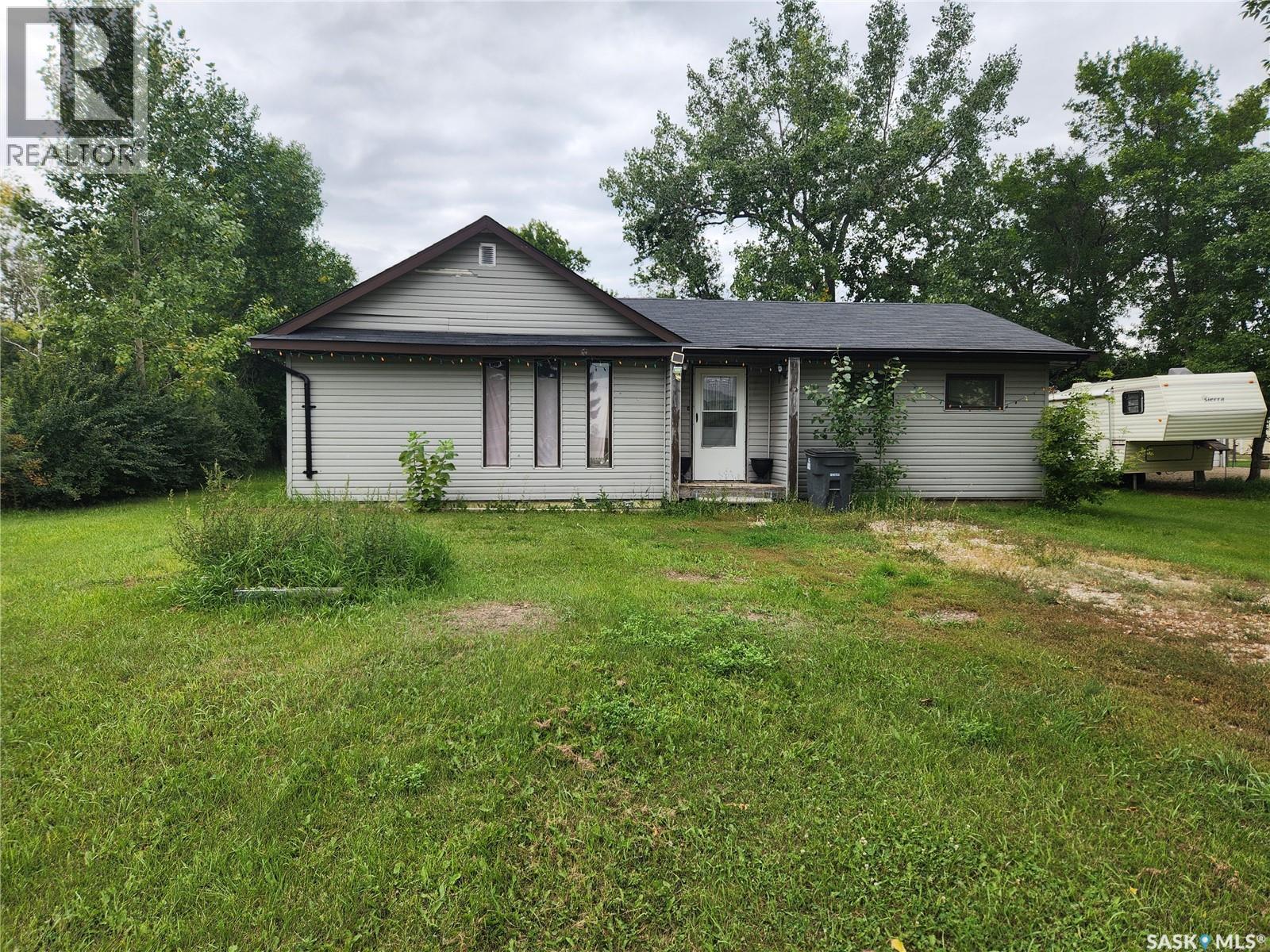 510 Eisenhower St, Midale, SK S0C 1S0