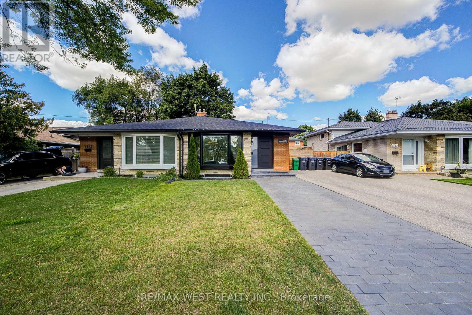 1183 Westerdam Rd, Mississauga, ON L4Y 2H3