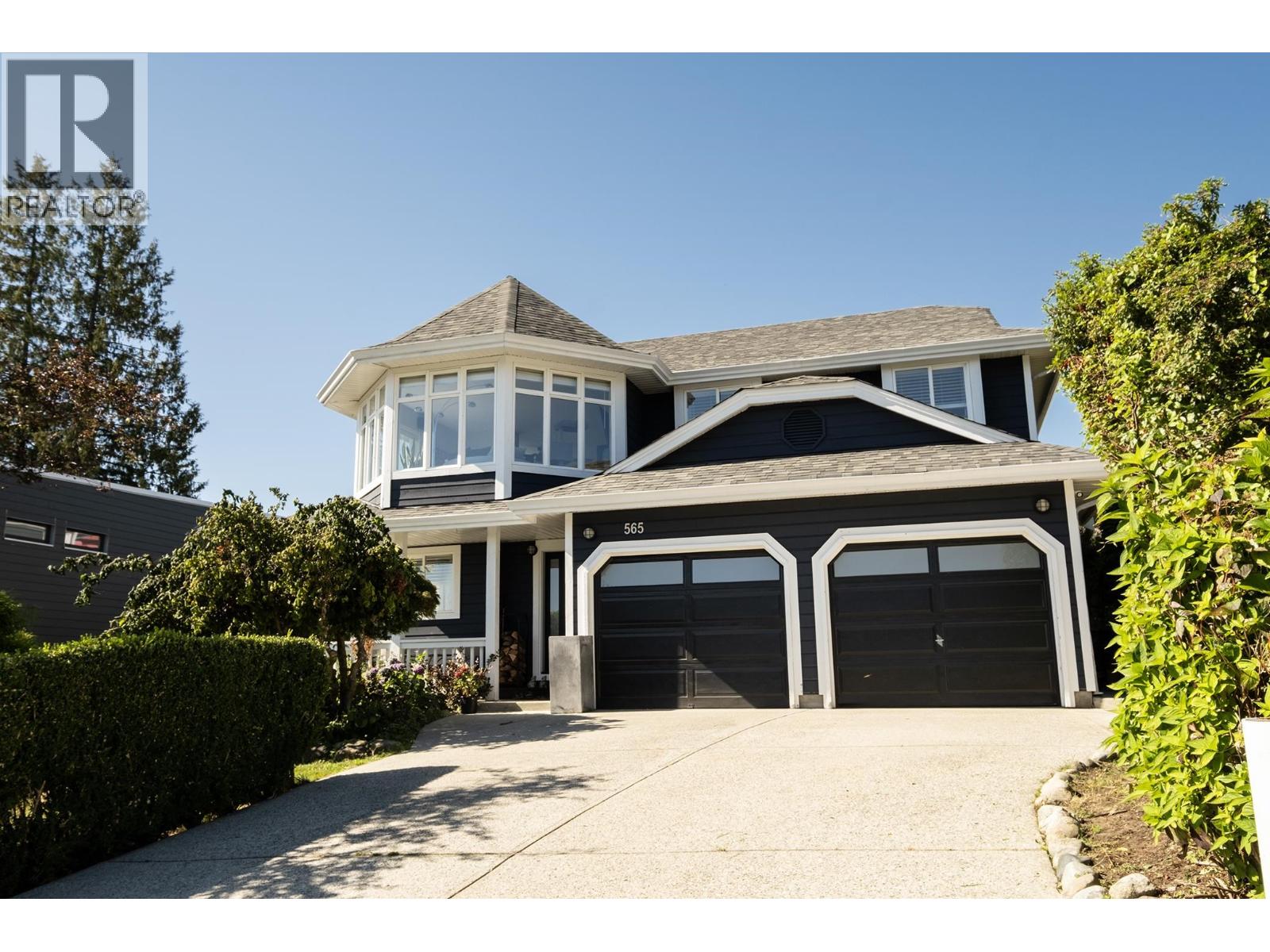 565 Wildwood Cres, Gibsons, BC V0N 1V9