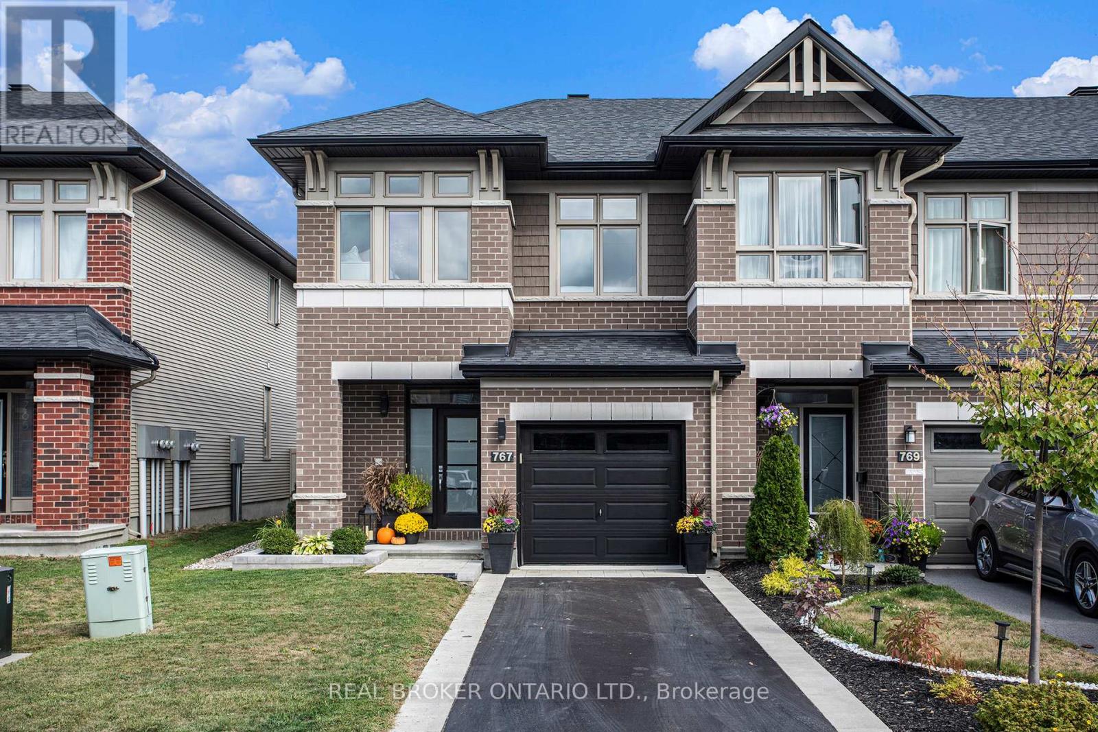 767 Cairn Cres, Ottawa, ON K1W 0P4