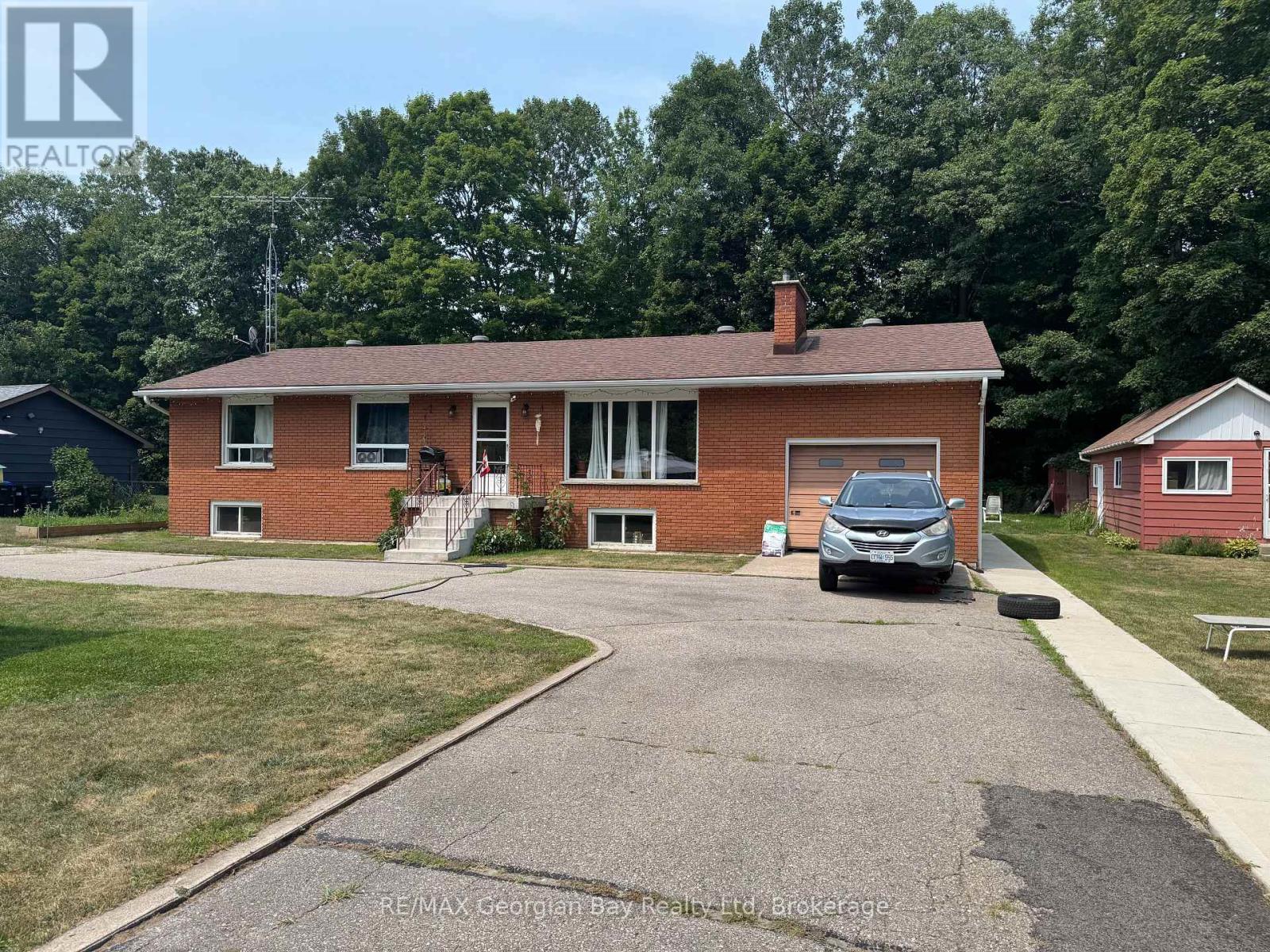 22 Oakwood Ave, Tiny, ON L9M 0J2